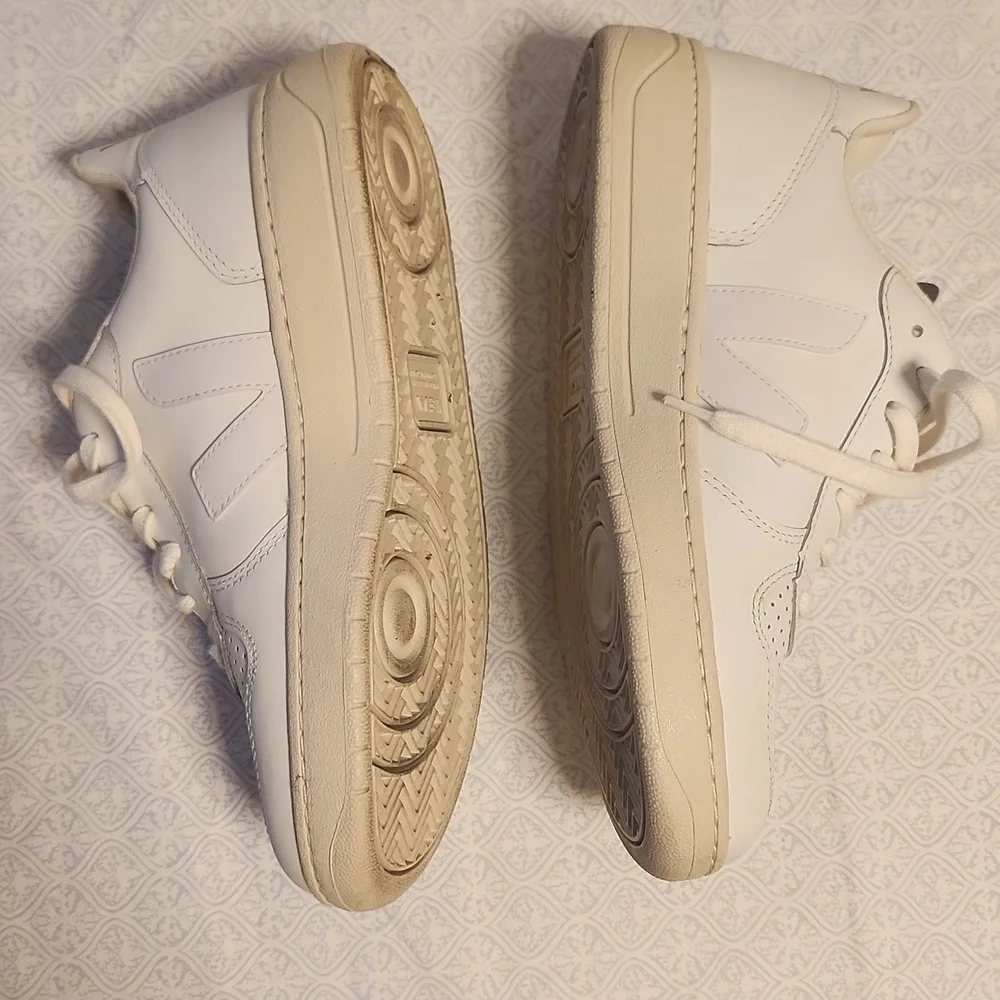 Veja V-10 All White Low Top Lace Up Sneakers Size 37/6 Women